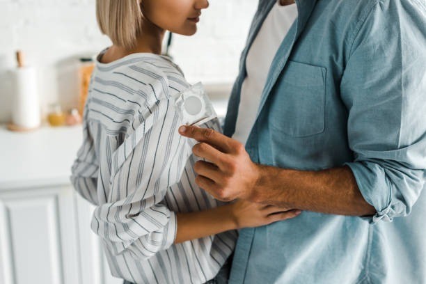 kesalahan pakai kondom, cara pakai kondom yang benar, kontrasepsi aman, edukasi seksual pasangan, mencegah kehamilan, KB alami, alat kontrasepsi pria, edukasi ibu muda, parenting dan seksualitas, tips keluarga sehat